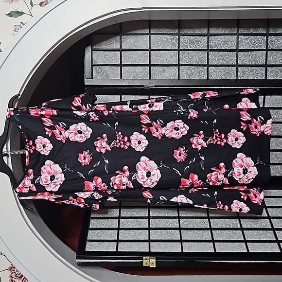 XXL Cold Shoulder Floral Dress - Picture 5 of 5